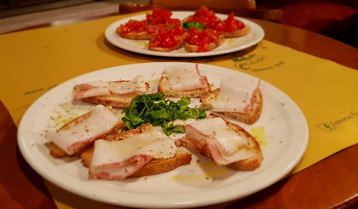 Crostino-Lardo-e-pomodoro.jpeg